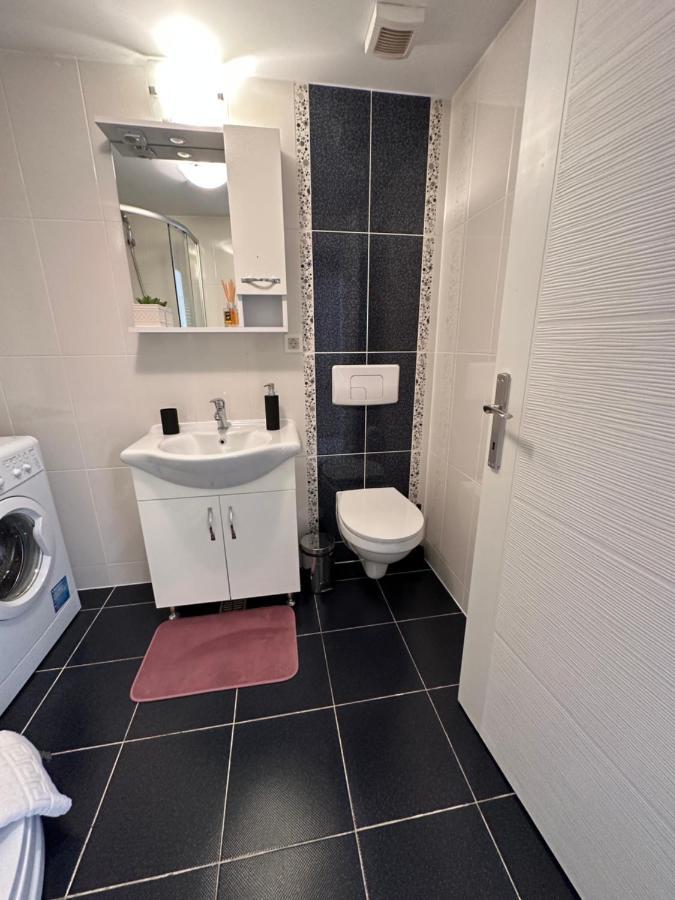 Fly Airport Residences & Therme-Self Check-In Otopeni Eksteriør billede