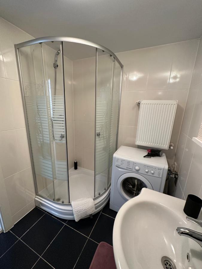 Fly Airport Residences & Therme-Self Check-In Otopeni Eksteriør billede