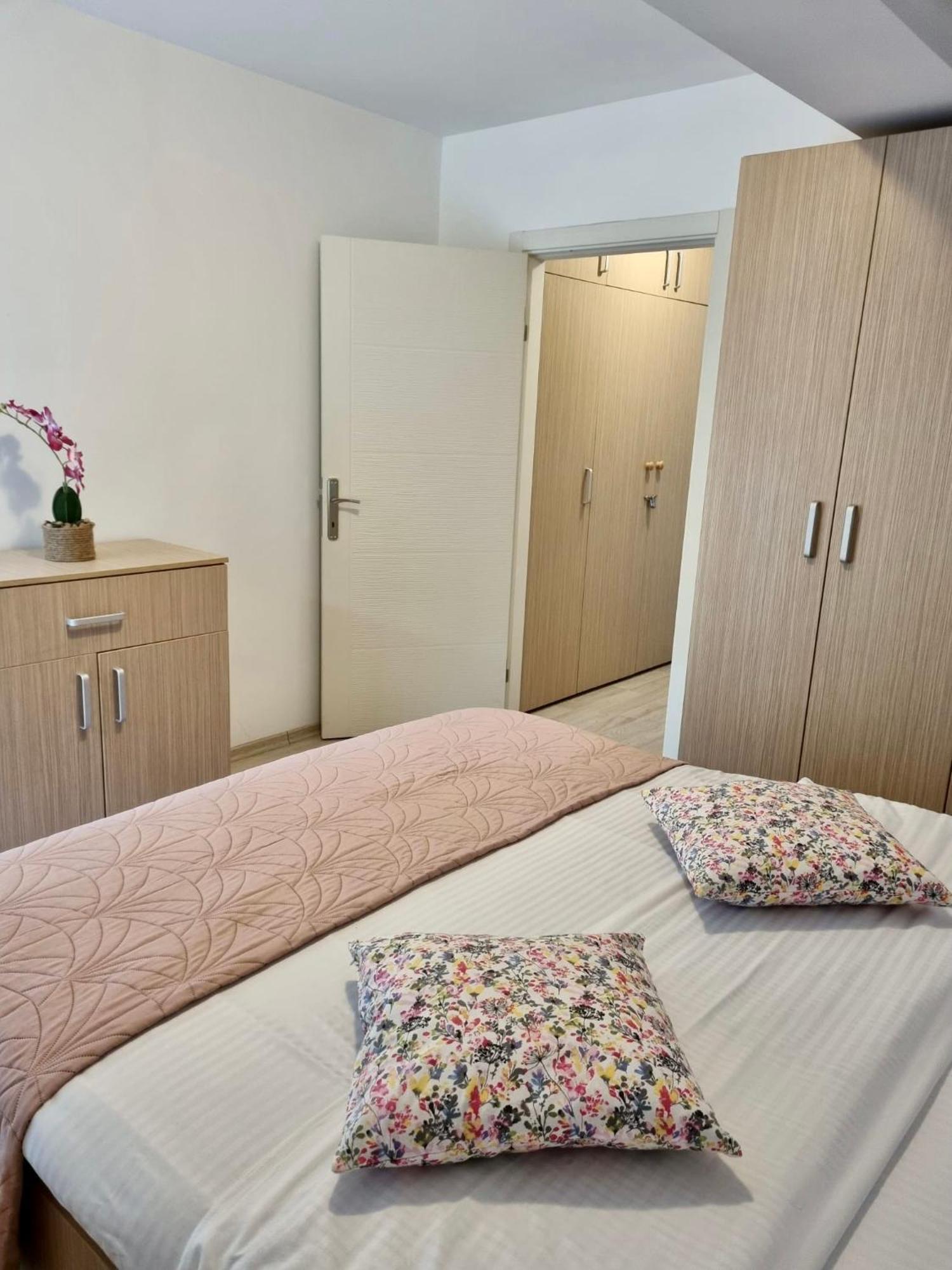 Fly Airport Residences & Therme-Self Check-In Otopeni Eksteriør billede